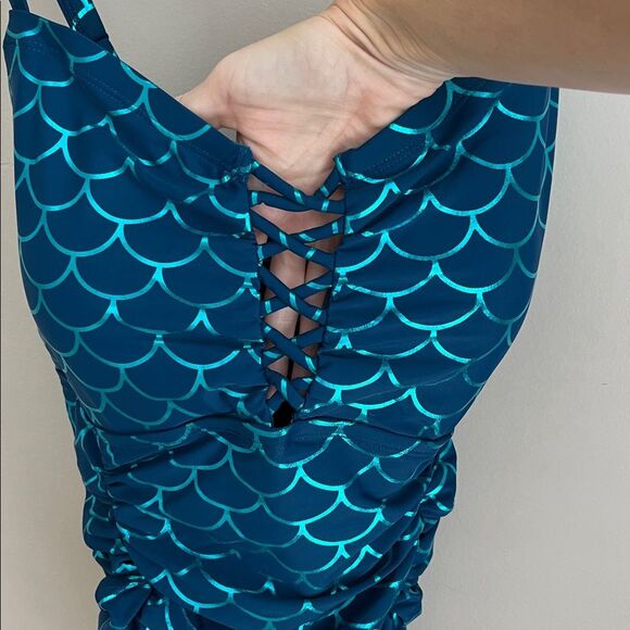 Torrid one piece swimsuit Wireless Lattice tummy control, contouring, size 3 - Picture 5 of 8